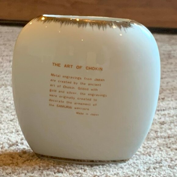 VINTAGE JAPANESE ART OF CHOKIN, 2 PCS. BLACK VASE, WHITE VASE, GOLD TRIMMED - Picture 4 of 9